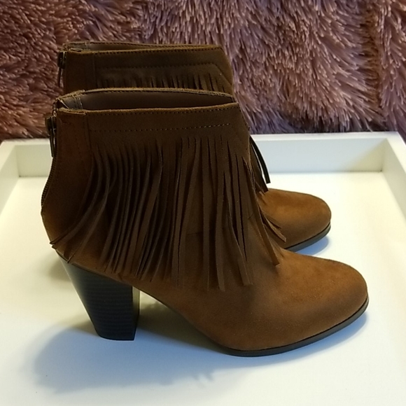 NEW! Soda fringe booties